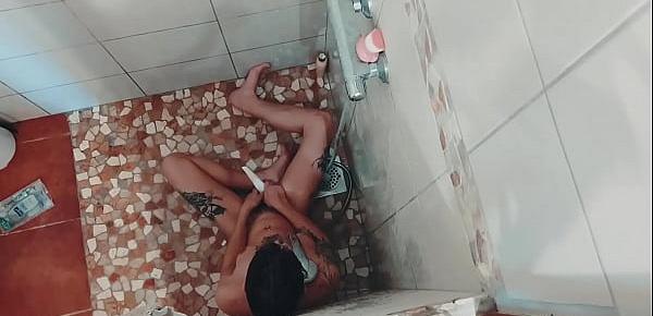Vends-ta-culotte - Voyeur - Française Tatouée sous la Douche - Holly.Kinky